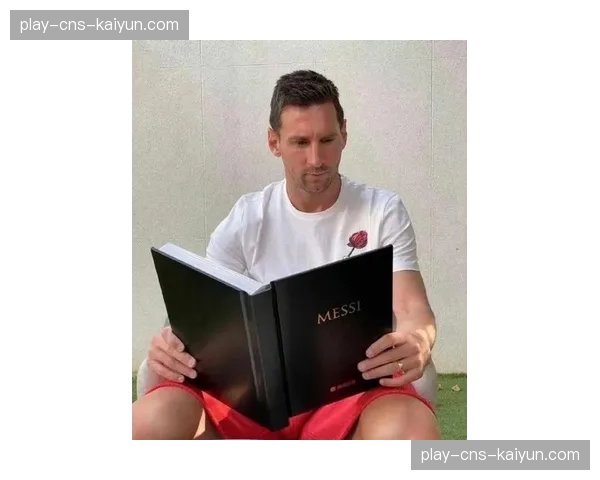 特写镜头：16岁天才少年完成西甲首秀后，在更衣室收到梅西发来的鼓励信息