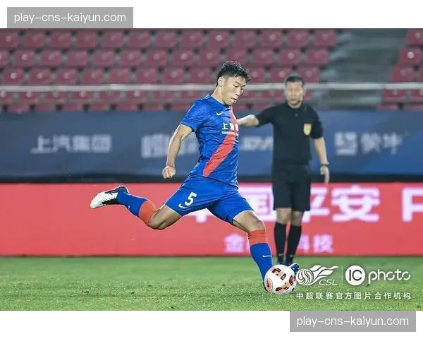 上海申花主场首战告捷，“蓝色力量”成为消费新引擎